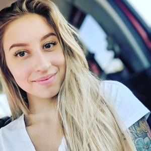 Meet your Posher, Hannah